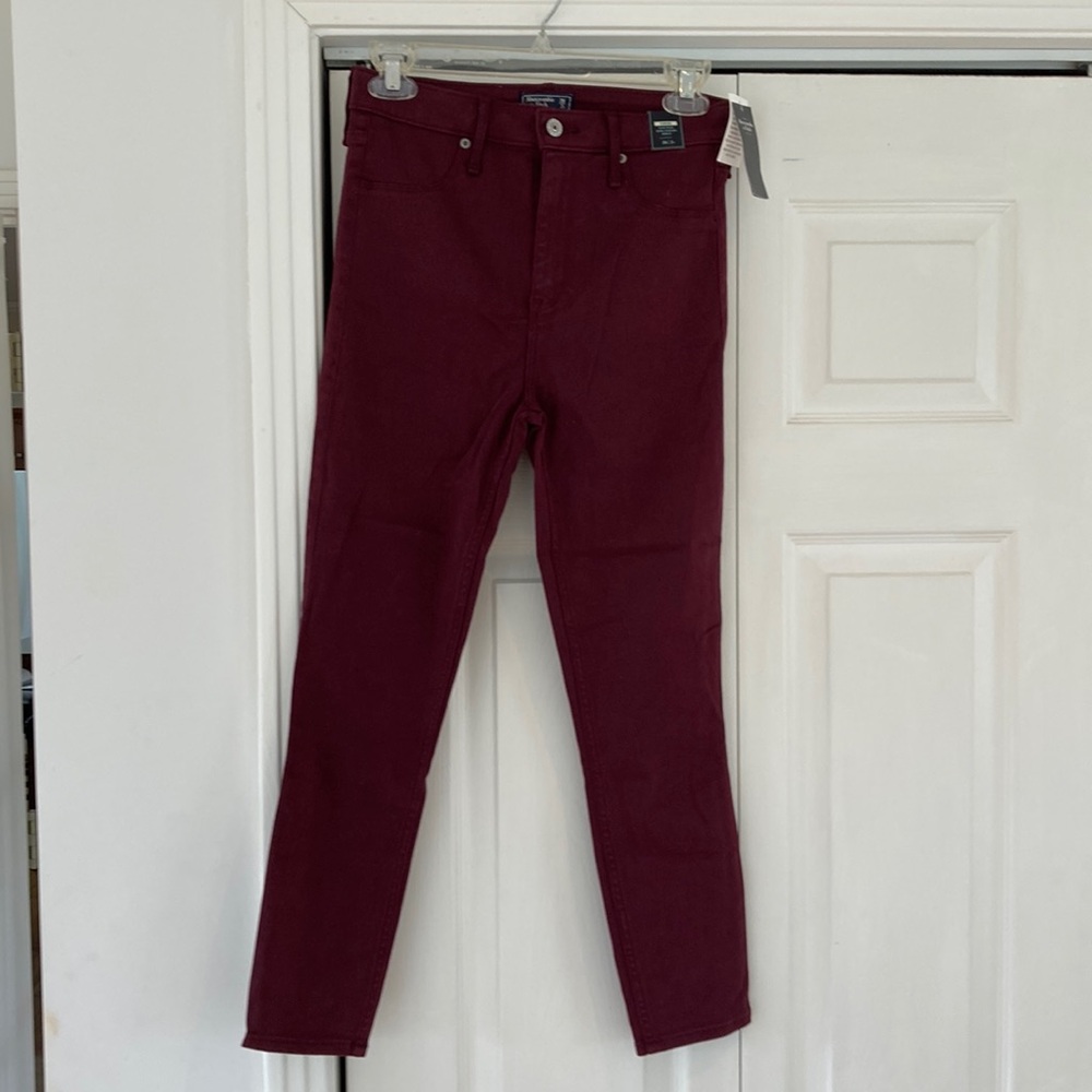 Abercrombie and Fitch burgundy high rise skinny jeans Size 26 short NWT